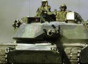 Военнослужащий попал под танк