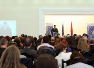 Демократию насильно не утверждают