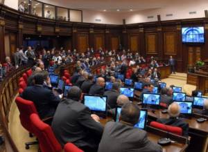 НС утвердило размер минимальной зарплаты