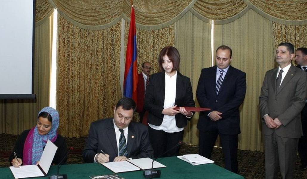 fcae9dd84cf23955e3a53189babbf08f