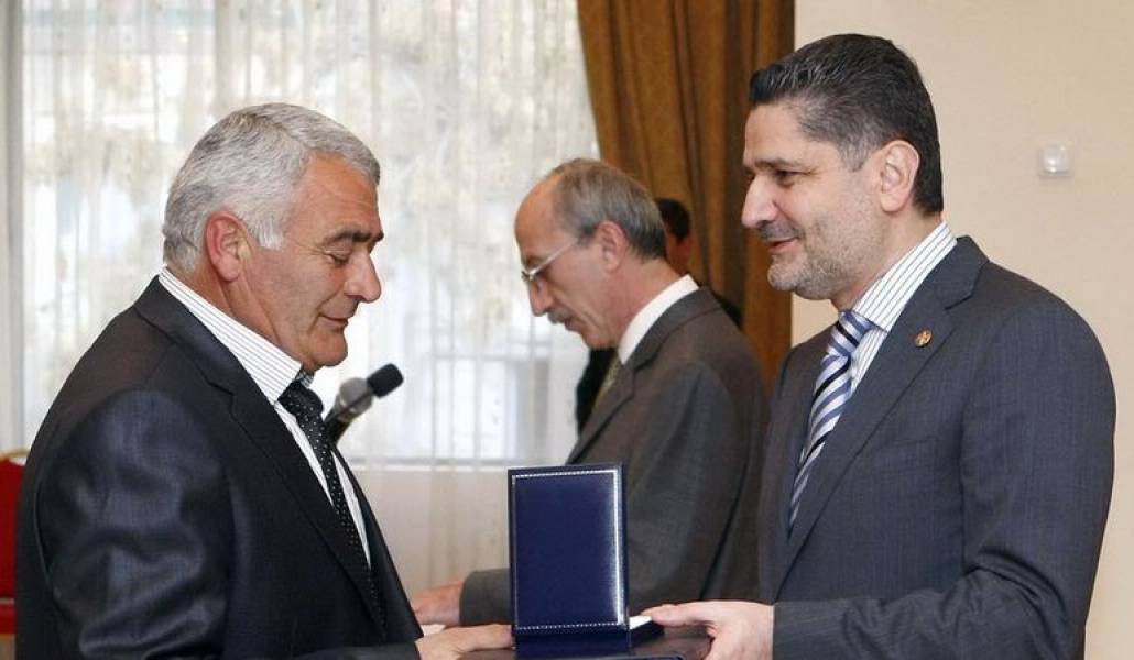 3c6bcd2eba49cb86ee4cbcbdfe9457f1