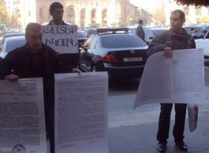 Виселица у здания правительства