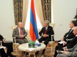 Саргсян встретился с сопредседателями