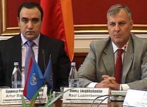 Границу пересекут, не выходя из автомобиля?