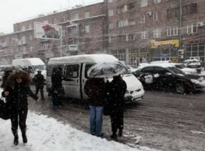 Мостовые скованы льдом