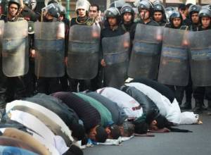 Армяне в демонстрациях не участвуют