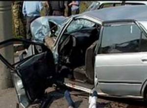 Автомобиль врезался в трубу