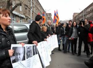Требуют распустить СНБ