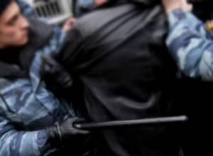 Избили демонстрантов