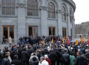 Тигран Карапетян приветствовал Раффи Ованнисяна