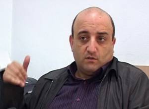 Селяне смотрят на небо