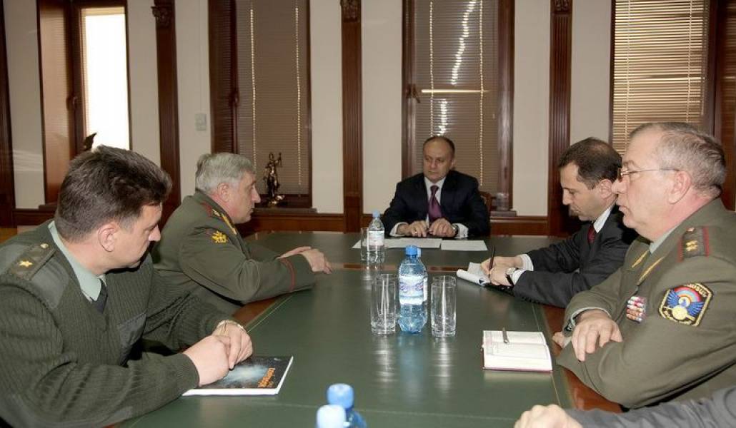 85d3bee953efcad9f6cf108e0e7cafd4