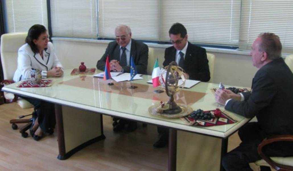 76e226583beecab282339dfa934e6bee