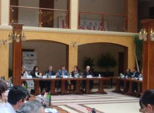 Найти 5 человек, не дискредитировавших себя