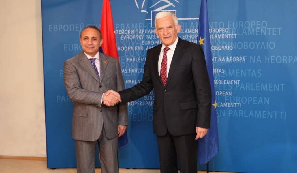 c4b34a0b526a01518a217bf1b92a4ee6