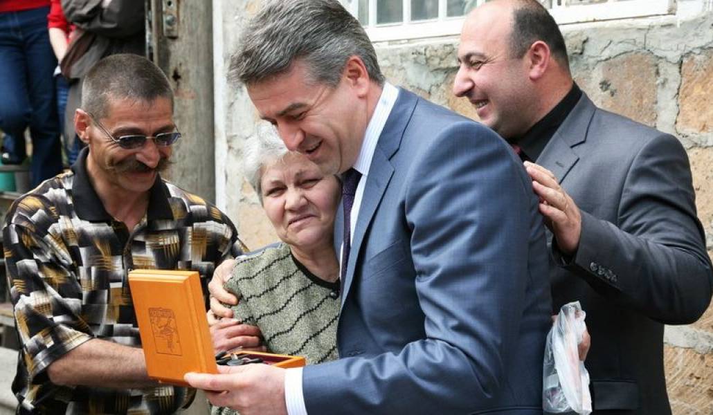 26fc7f88112316d043aee159572ca35b