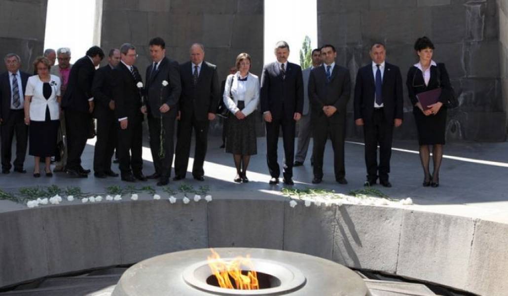 1c526cbd69626ebf7ff419526d77148c