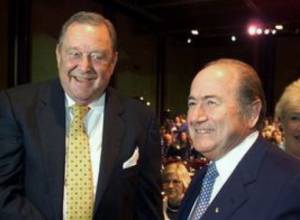 «Зепп Блаттер раздавал коробки с конфетами»