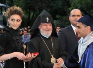 2300 выпускников получили дипломы