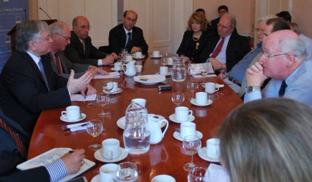 db9e99513279bdfb78d48e82206c04e3