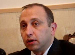 Не собирается убеждать Сержа Саргсяна