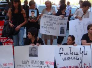 Акция молчания в черной одежде