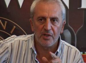 Большая часть эмигрантов - оппозиционеры