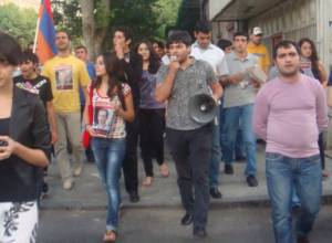 Молодежь АНК провела шествие