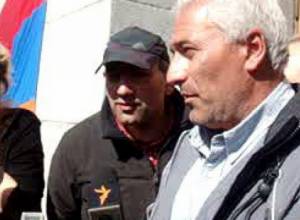 Народ пешком добирается до Еревана