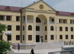 В Карабахе также нет работы.