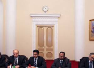 Премьер принял Сачин Пилоти