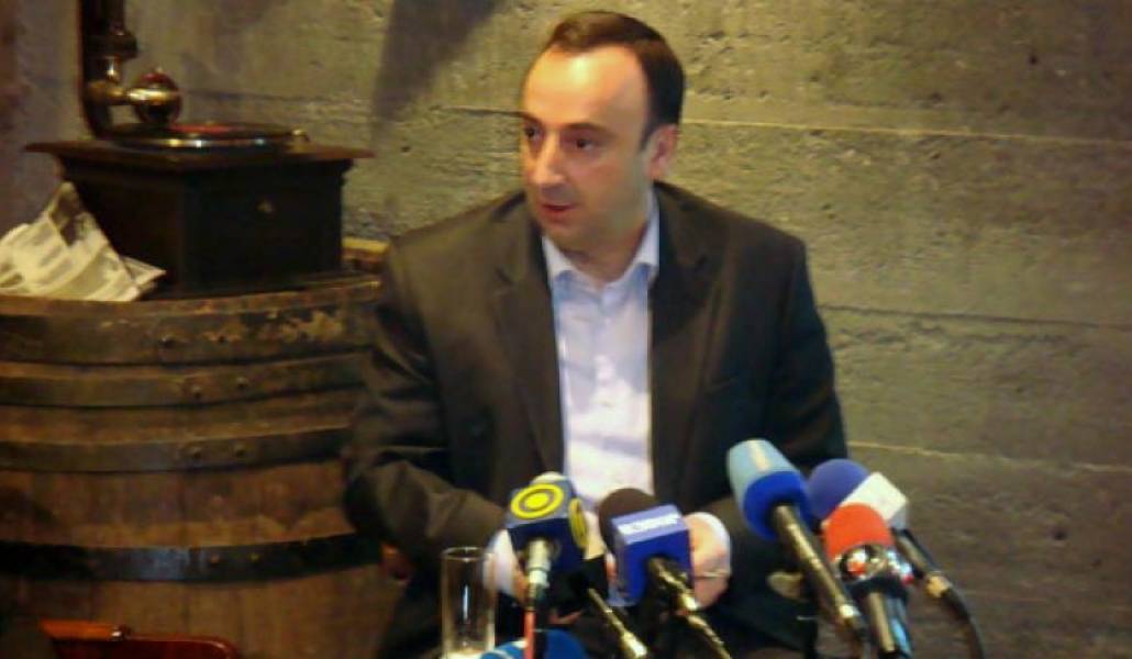 4b8f608208f1c5e1b5c24bbdb0ec251d