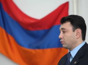 Шармазанов уважает героев