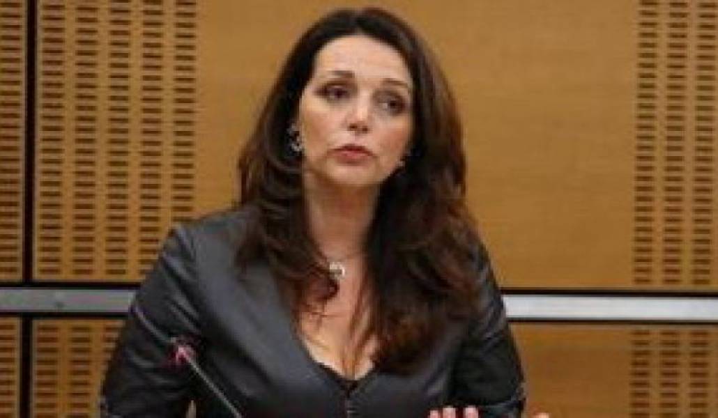 586d8ecd764d44f47a394d22582156fb