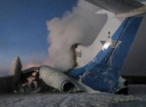 Людей вывели из горящего самолета