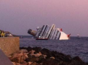 Лайнер повторил судьбу "Титаника"