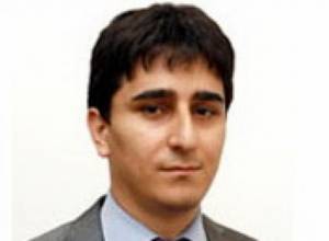 Освобожден от должности помощника премьер-министра