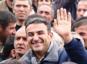 Редакторы требуют освободить