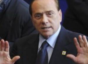 Берлускони покидает пост из-за СМИ