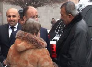 Мать солдата поговорила с Сейраном Оганяном