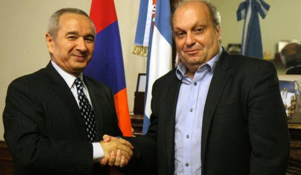 2462240f440f3a24058117c5e2027ae1