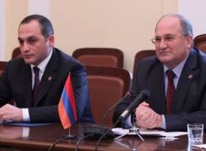 Не снимают вопрос с повестки из уважения