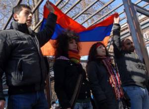 Прямое включение из сквера Маштоца
