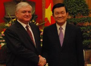 C. Саргсяна пригласили в Вьетнам