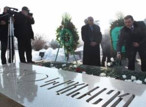 Мэр почтил память Андраника Озаняна