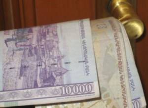 Соседка украла немного денег