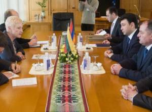 Литва отметила важность выборов в РА