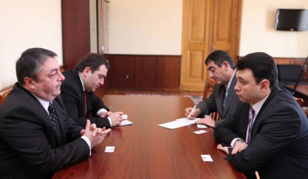 fcb898baddacd8edf3b3c563bc46dc00