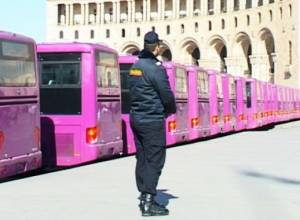 Площадь закрыта, привезли автобусы