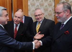 Серж Саргсян направил поздравительные послания